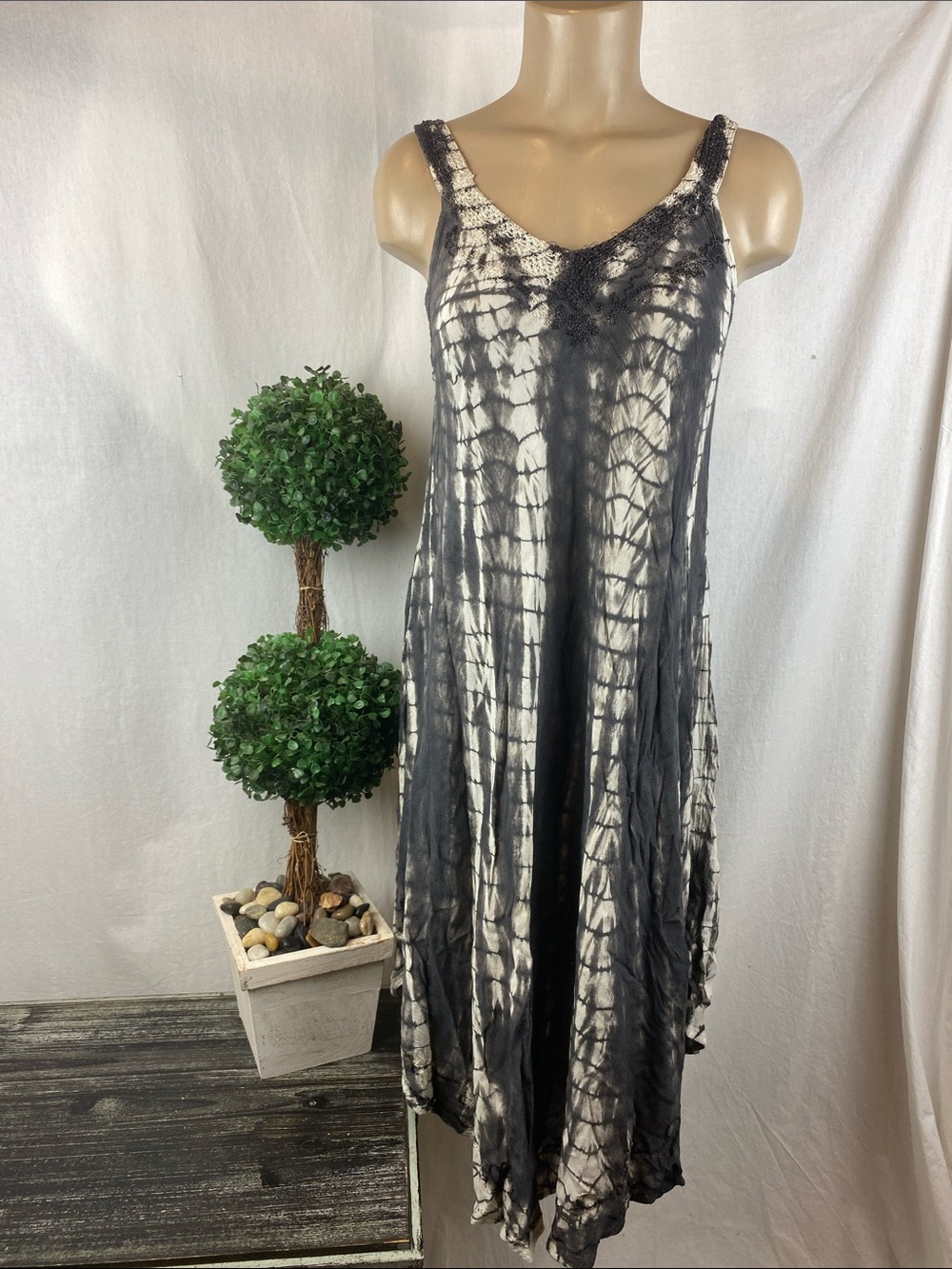 Island Beach Gray & Cream Tie Dye Print Sleeveless Midi Dress S/M
